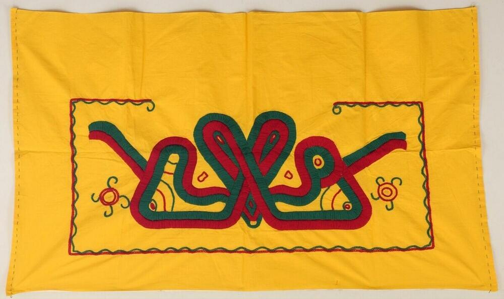 Wikkeldoek met houtsnijwerk motieven