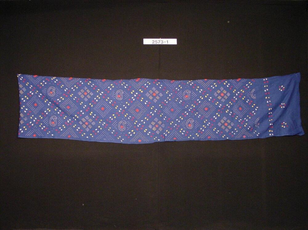 Katoenen omslagdoek met ornament in plangitechniek