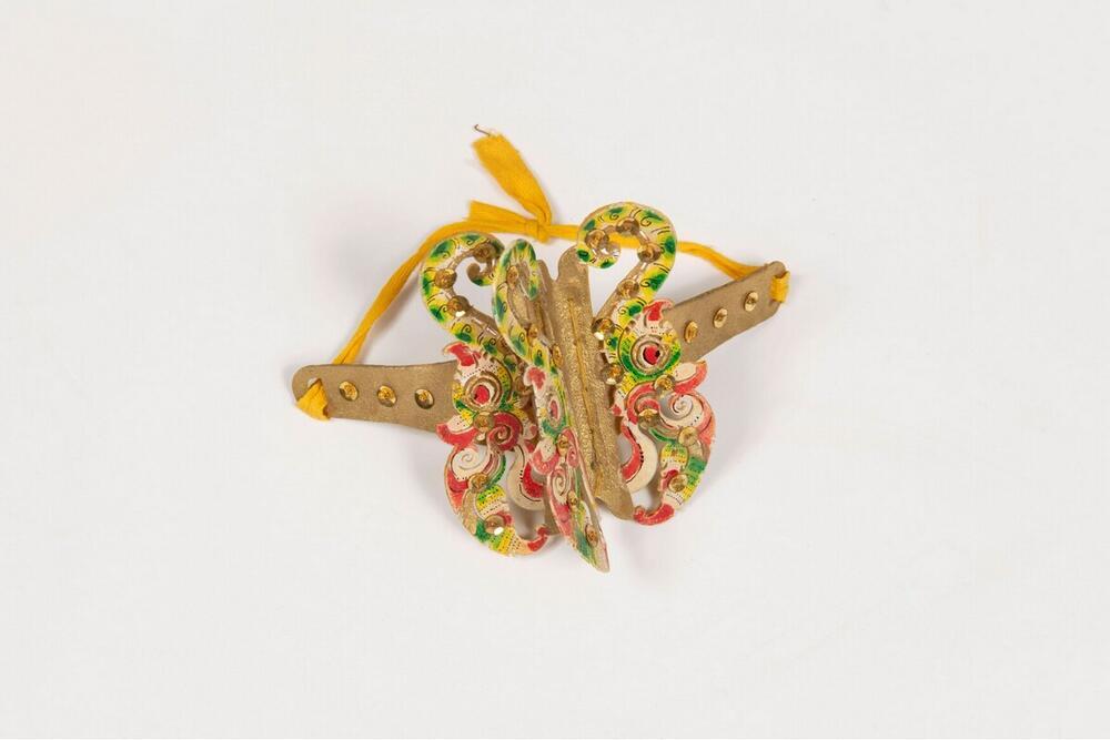 Imitatieleren bovenarmband, onderdeel van danskostuum van wajang orang-danser, voorstellende Anoman