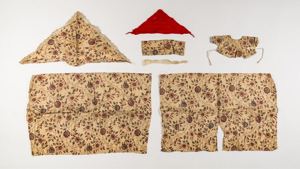 Kleding voor een kotomisi pop