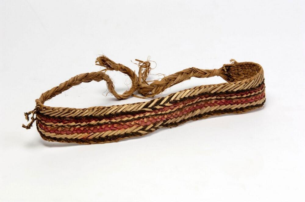 Hair ribbon made of plaited fibers, used to wear the hair extensions bij young men of the age class…