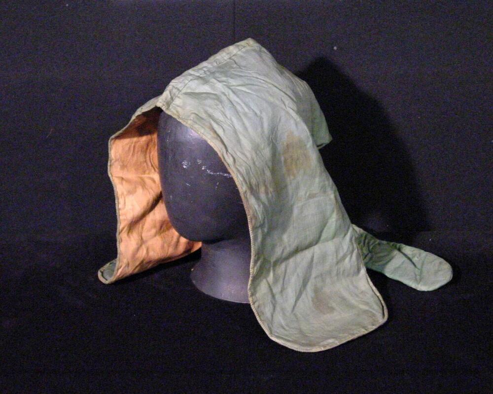 Muts van groene zijde