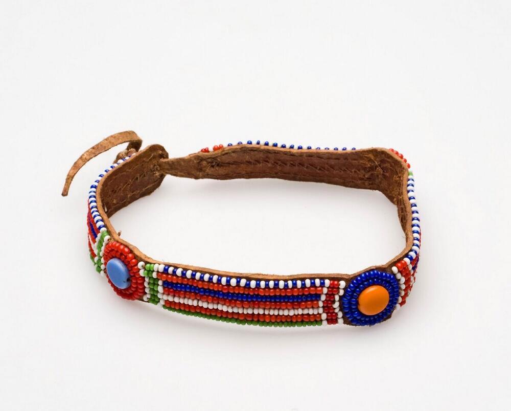 Leren armband met kraalversiering