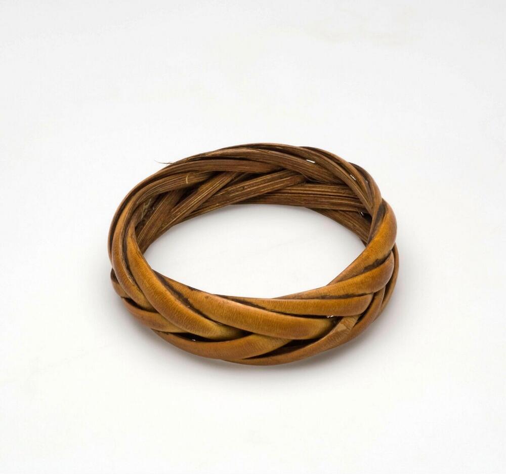 Armband van gevlochten rotan