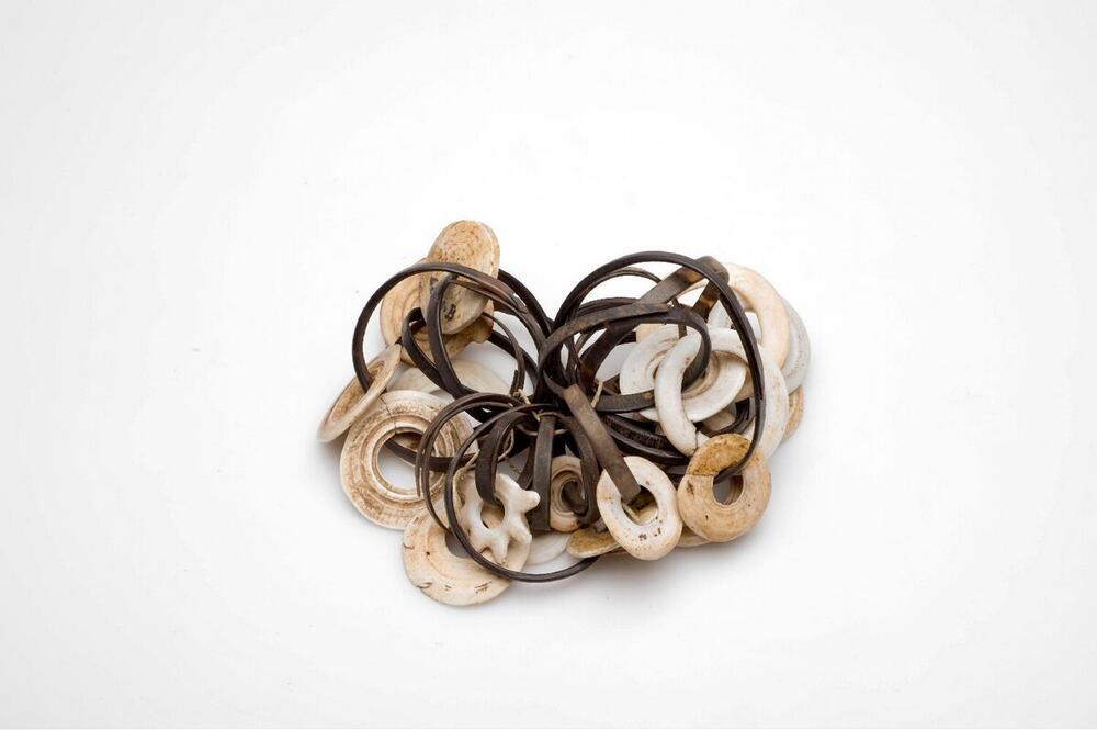 Bos van achtien oorhangers