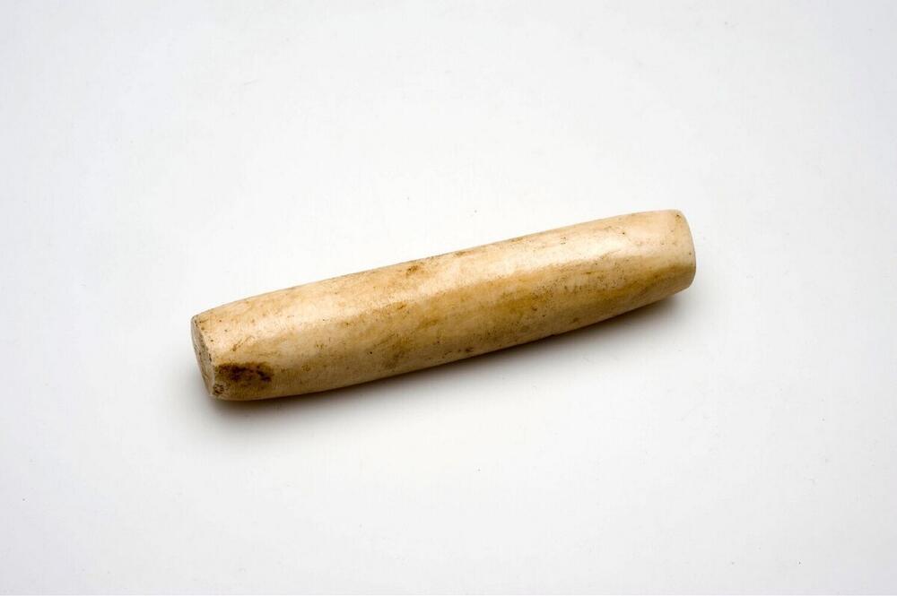 Nose ornament, made of shell