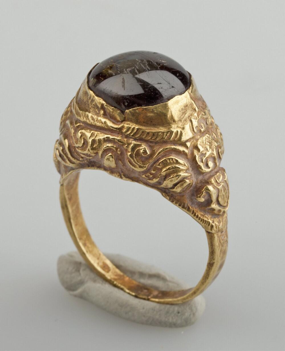 Finger ring