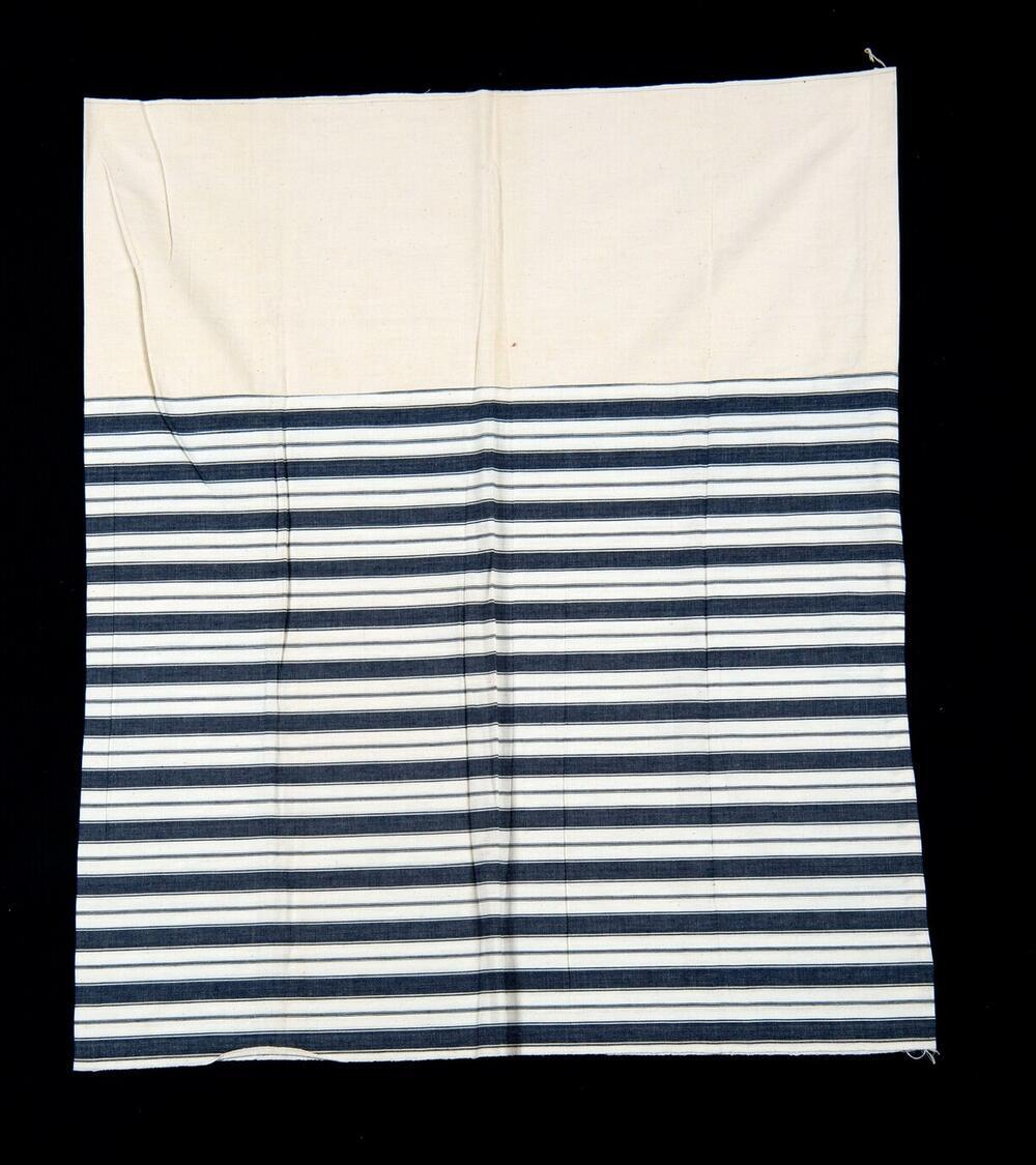 Wrap-around skirt (enredo)