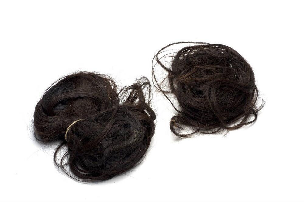 Chignon van afgeknipt mannenhaar gebruikt door vrouwen
