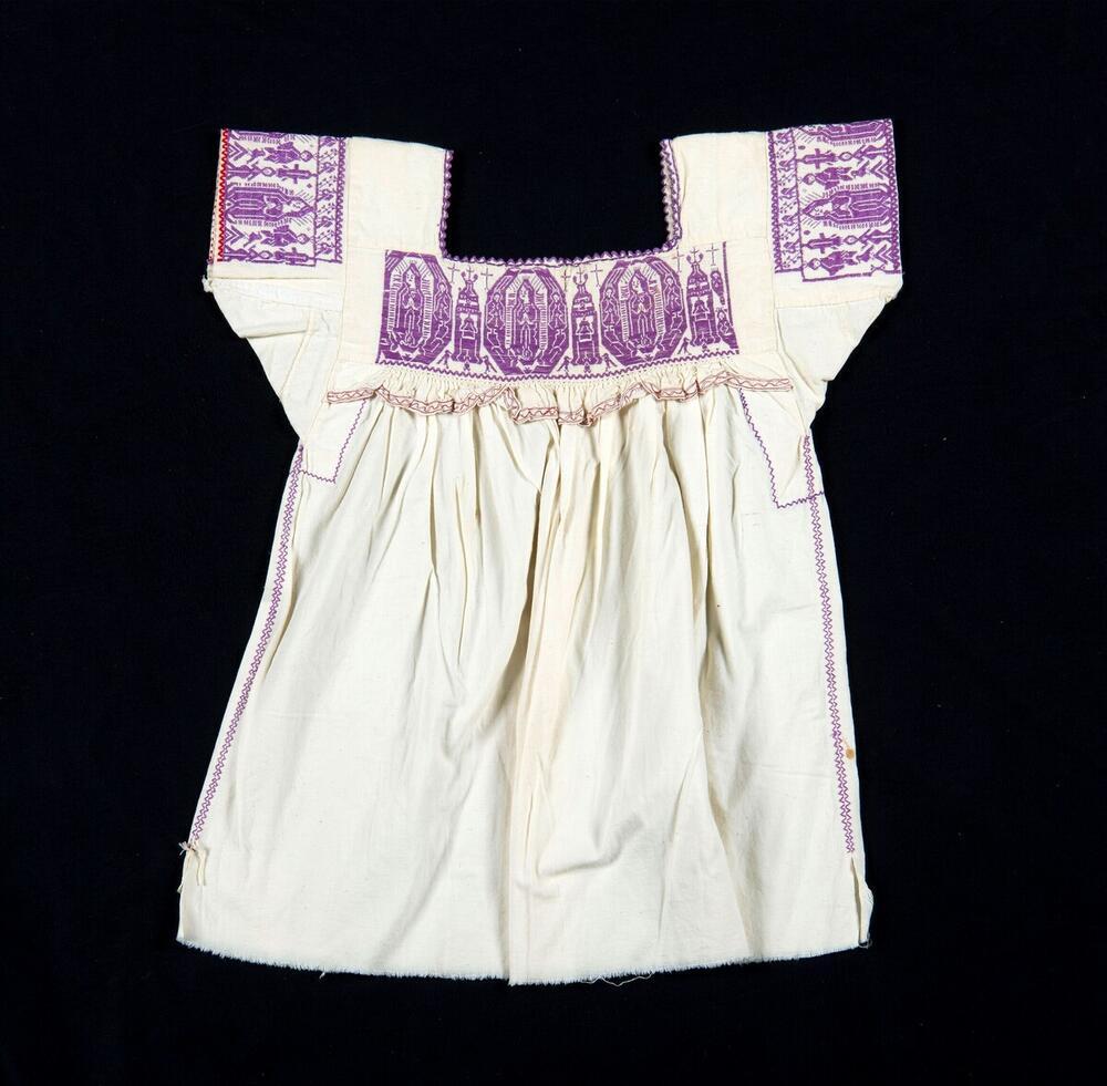 Witte blouse met afbeeldingen van Virgen de Guadalupe