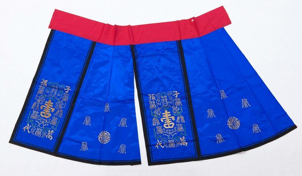 Rok, onderdeel van kleding voor een dode
