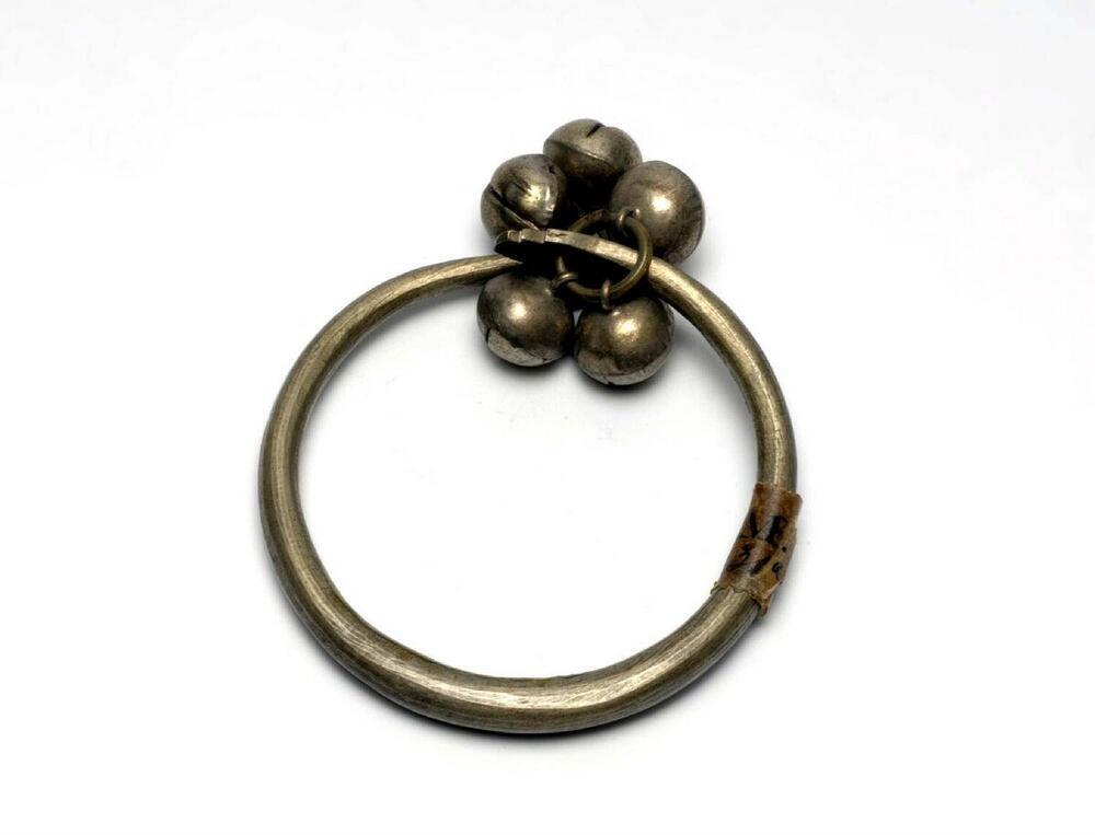 Zilveren armband met vijf bellen