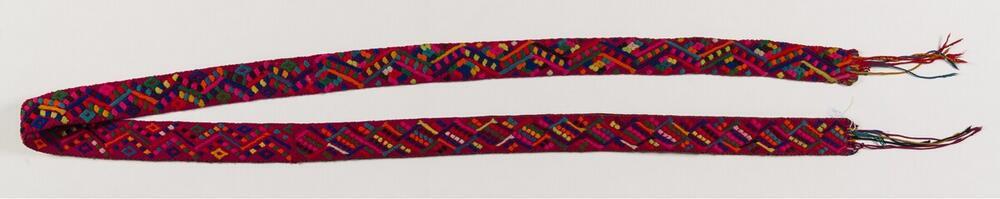 Roze ceintuur met geometrische motieven