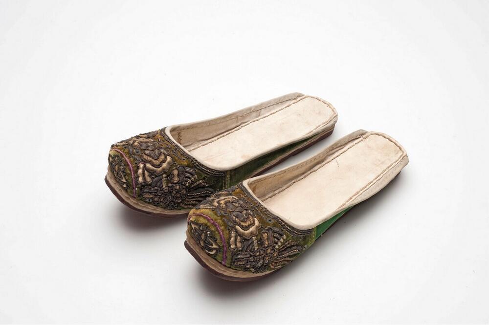 Pair of Chinese slippers decorated with embroidery