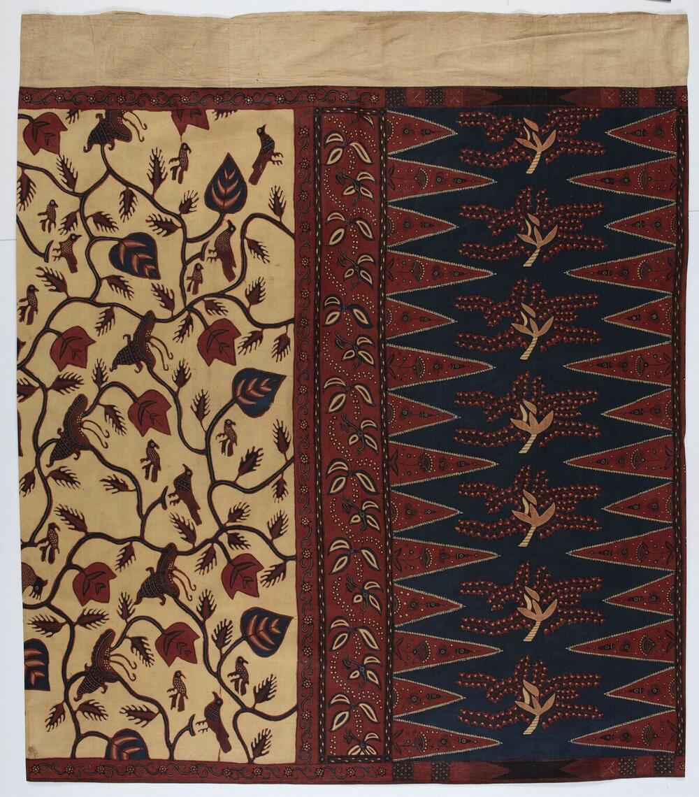 Gebatikte kokerrok met florale motieven