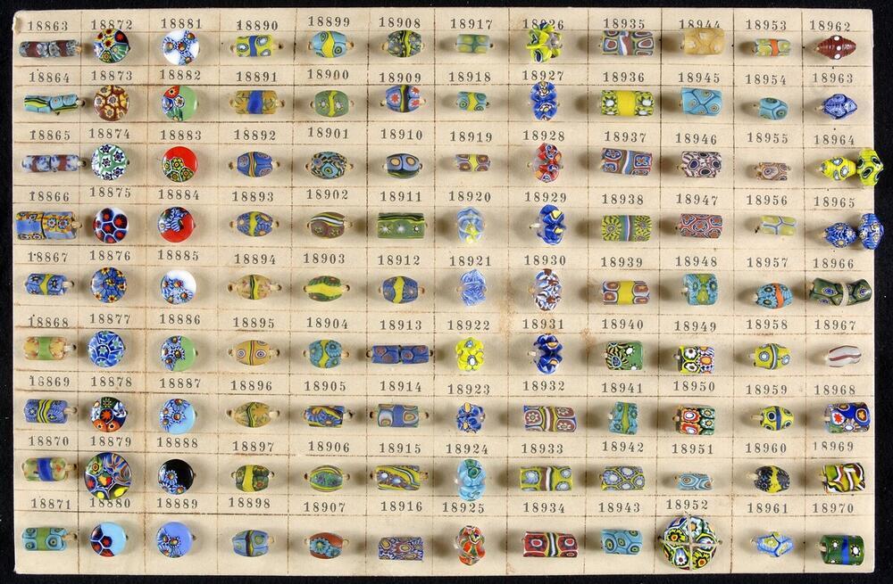 Karton met 108 mozaïekkralen [18863 t/m 18970]
