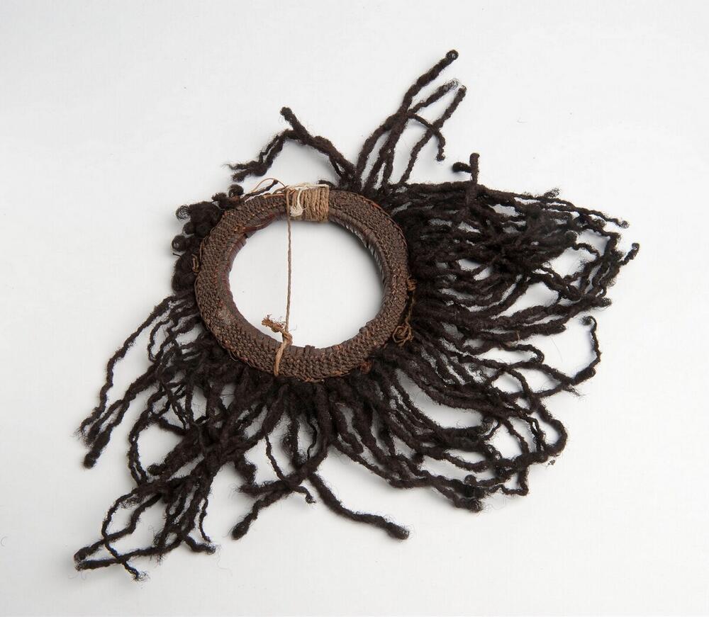 Armband, gedragen om de bovenarm