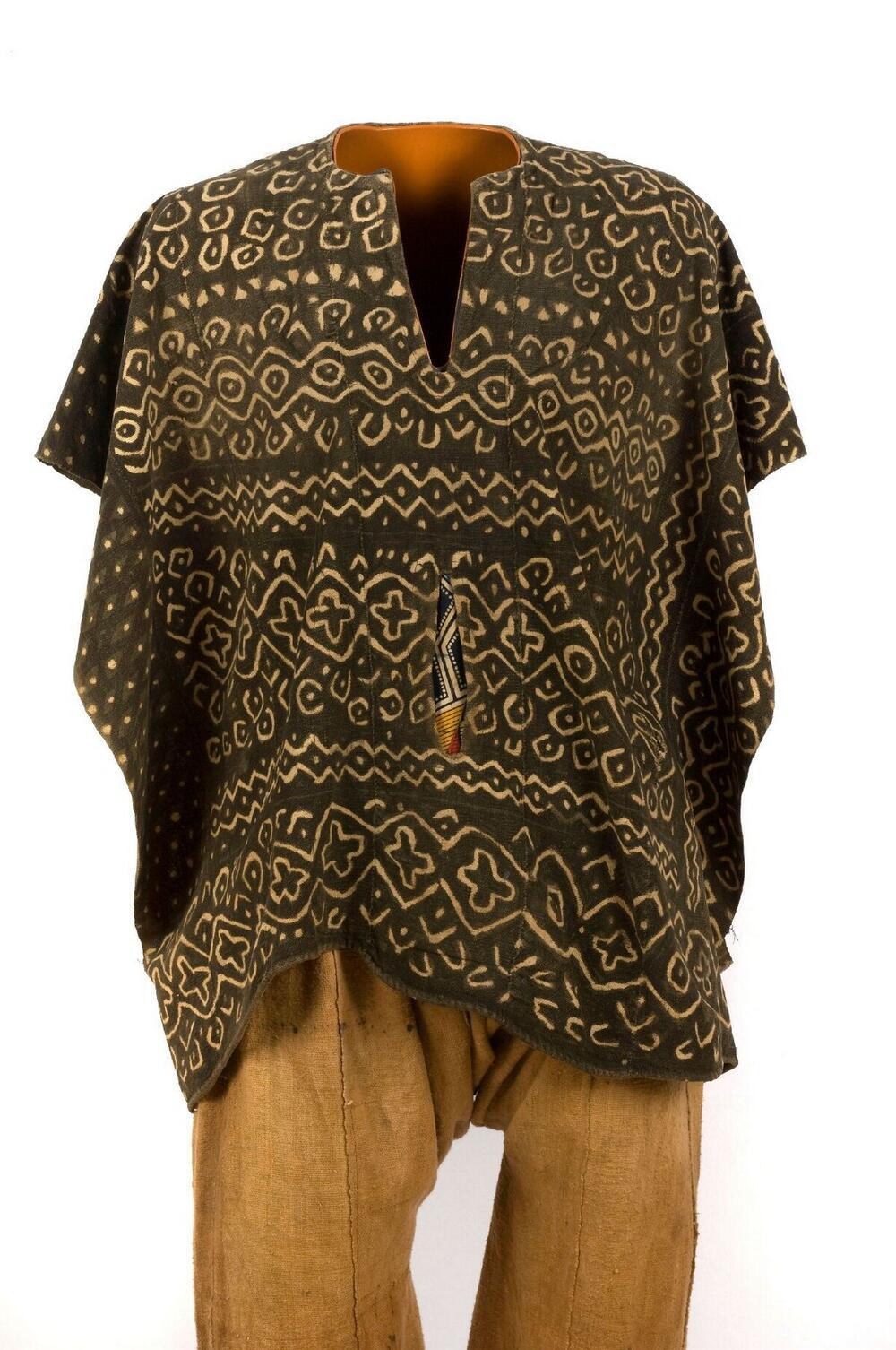 Mouwloze, met modderverf geverfde blouse van katoen