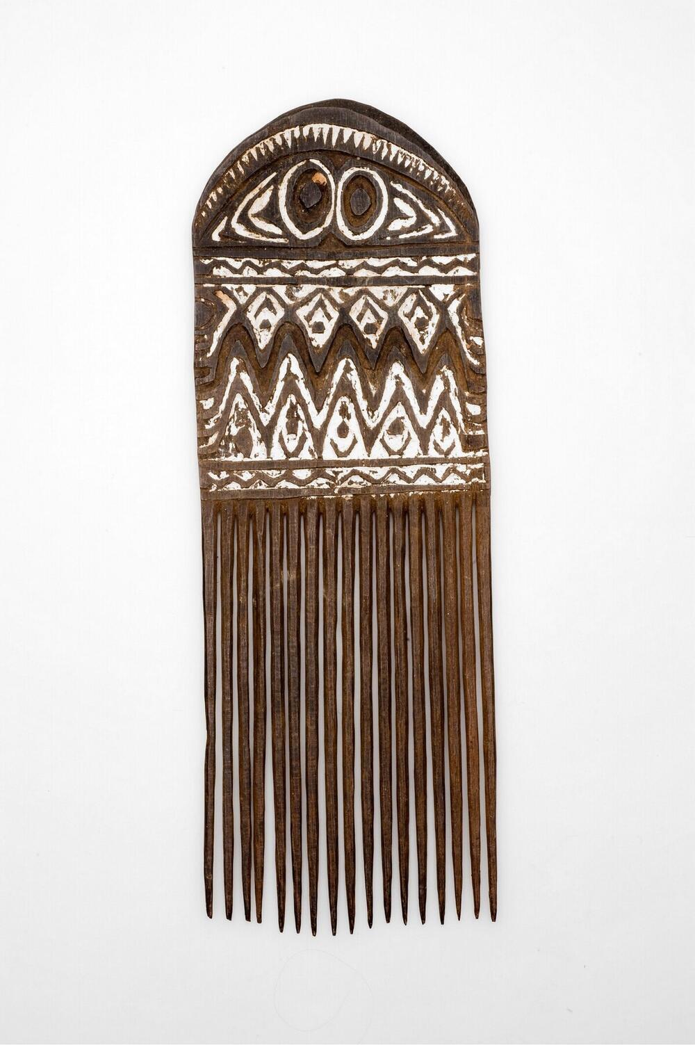 Comb, probabely worn by men as a hair ornament