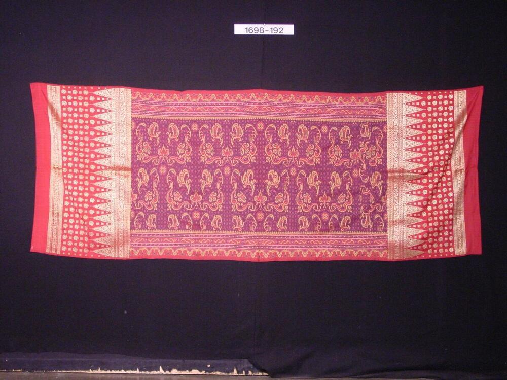 Geïkatte schouderdoek van zijde en gouddraad