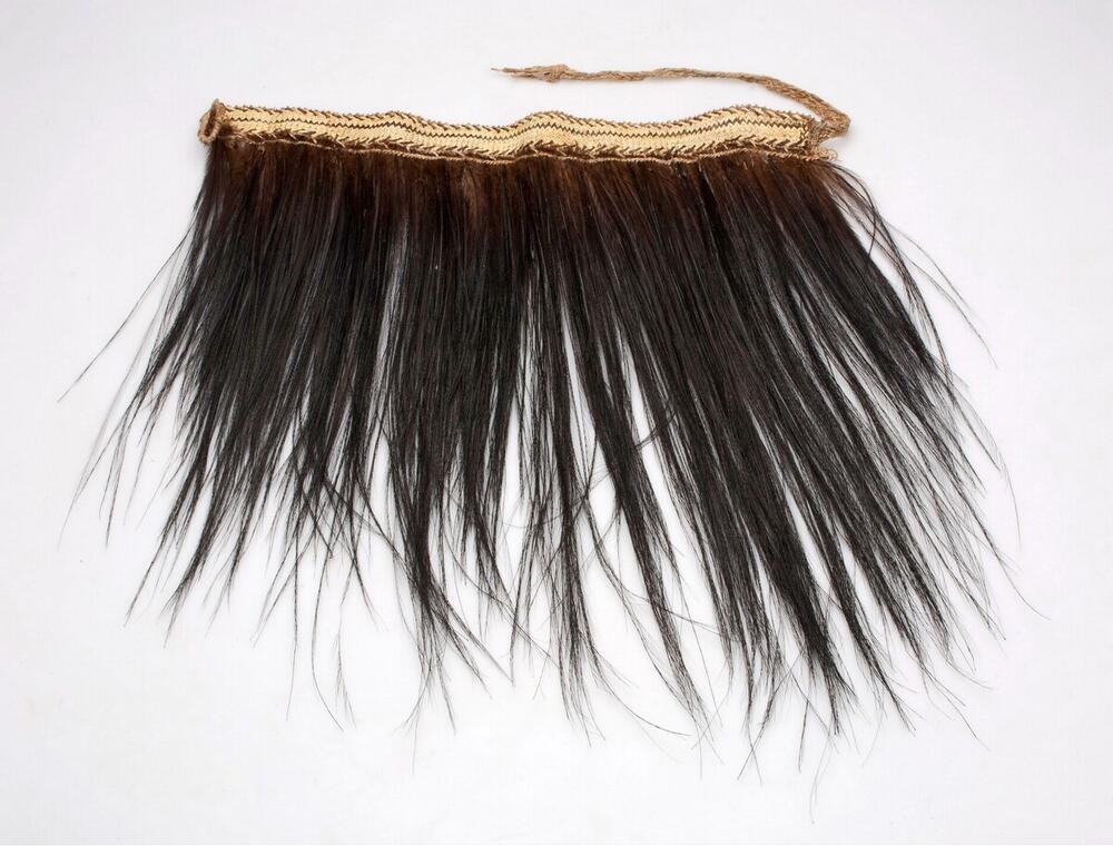Girdle of plaited fibers and cassowary feathers