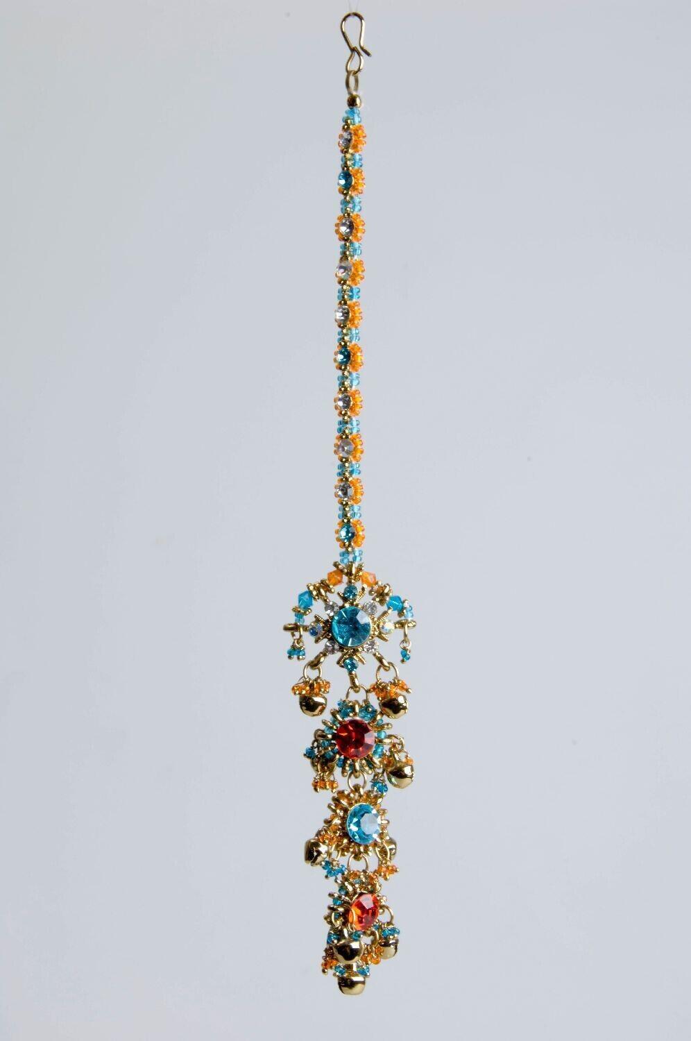 Oorhanger versierd met kleurrijke glassteentjes