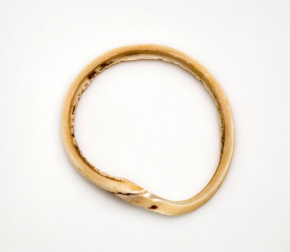 Armband geslepen uit een schelp