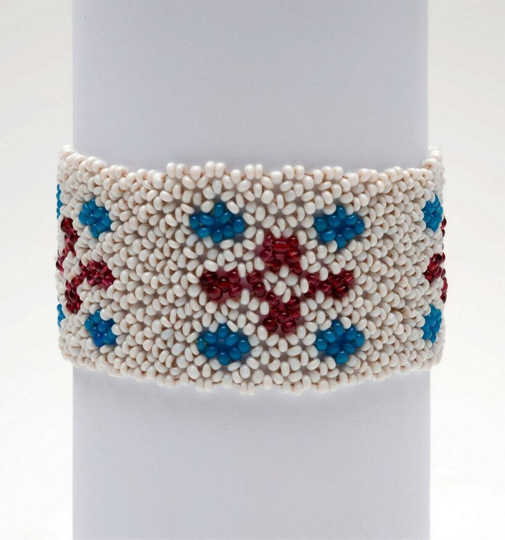 Kralen armband, versierd met stermotief, bestemd voor kinderen