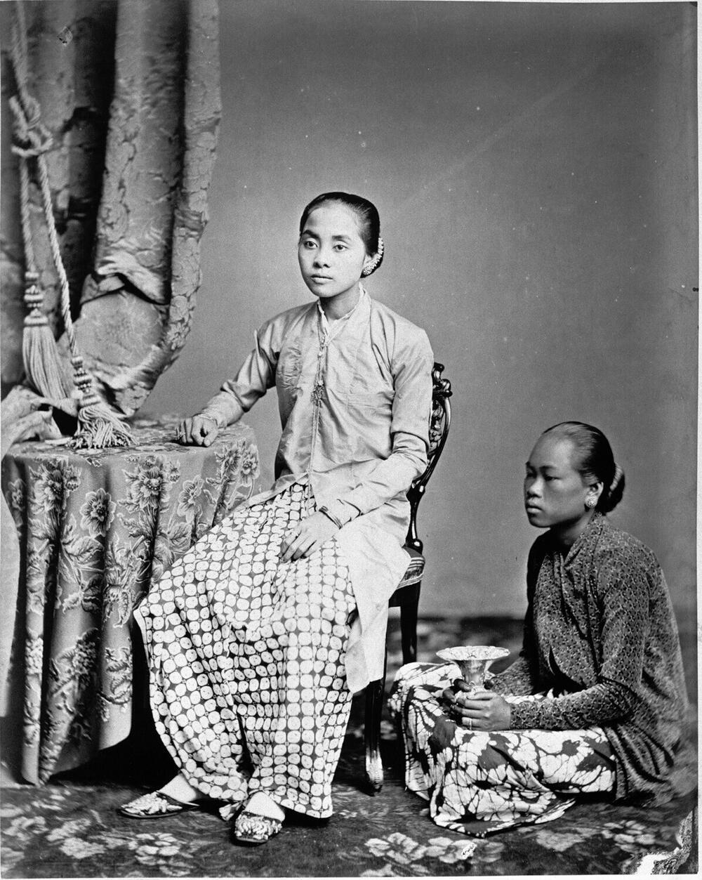 Portret of Raden Ajoe, born Danoe Dirdjo, the young wife of the painter Raden Saleh.