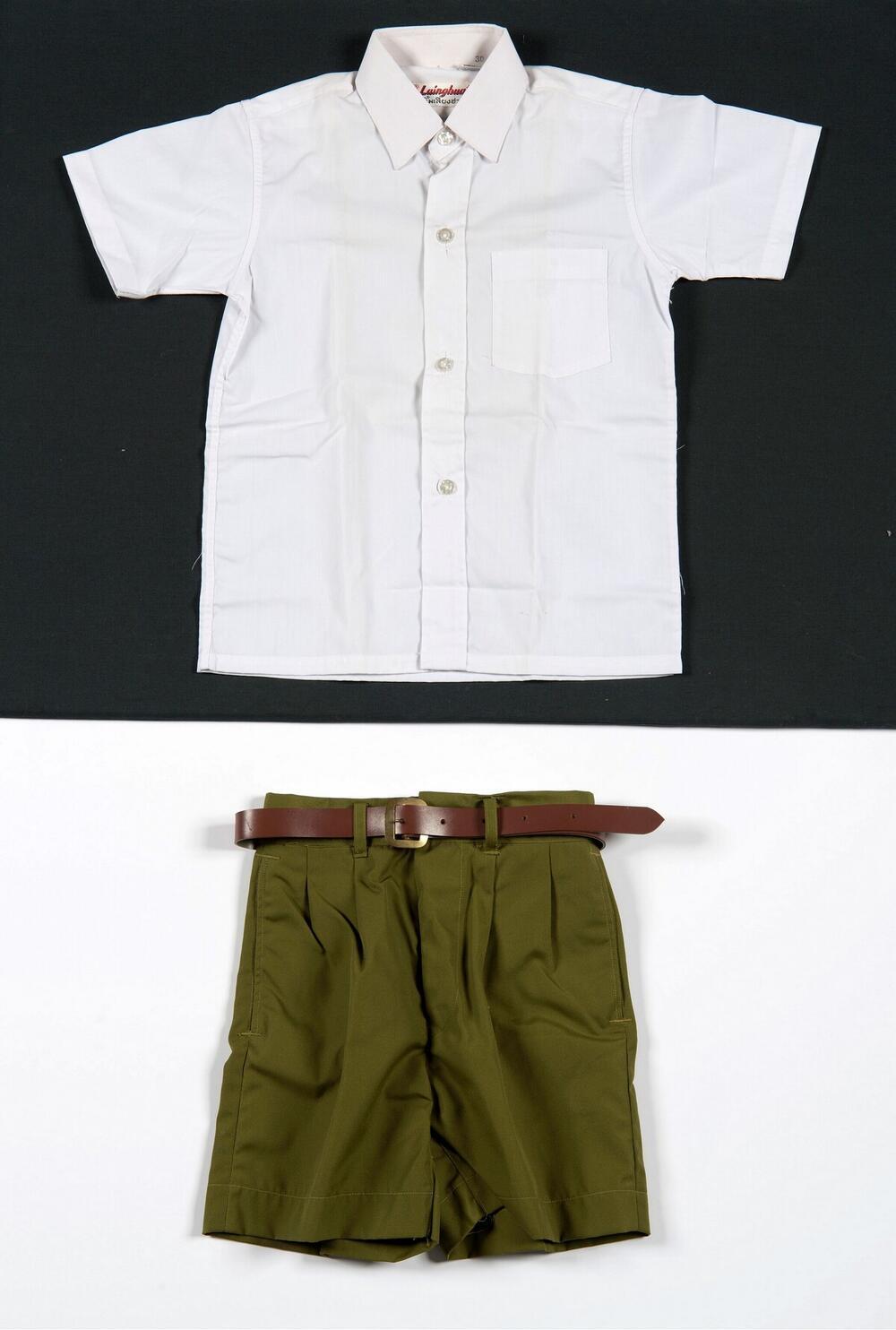 Een set kinderkleding.