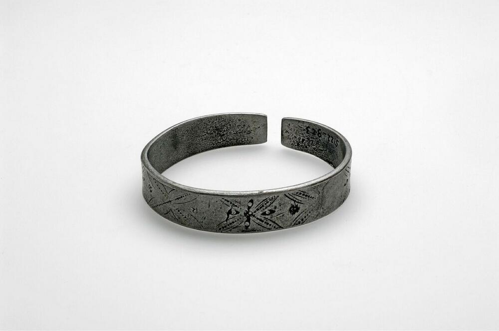 Aluminium open armband, met siermotieven