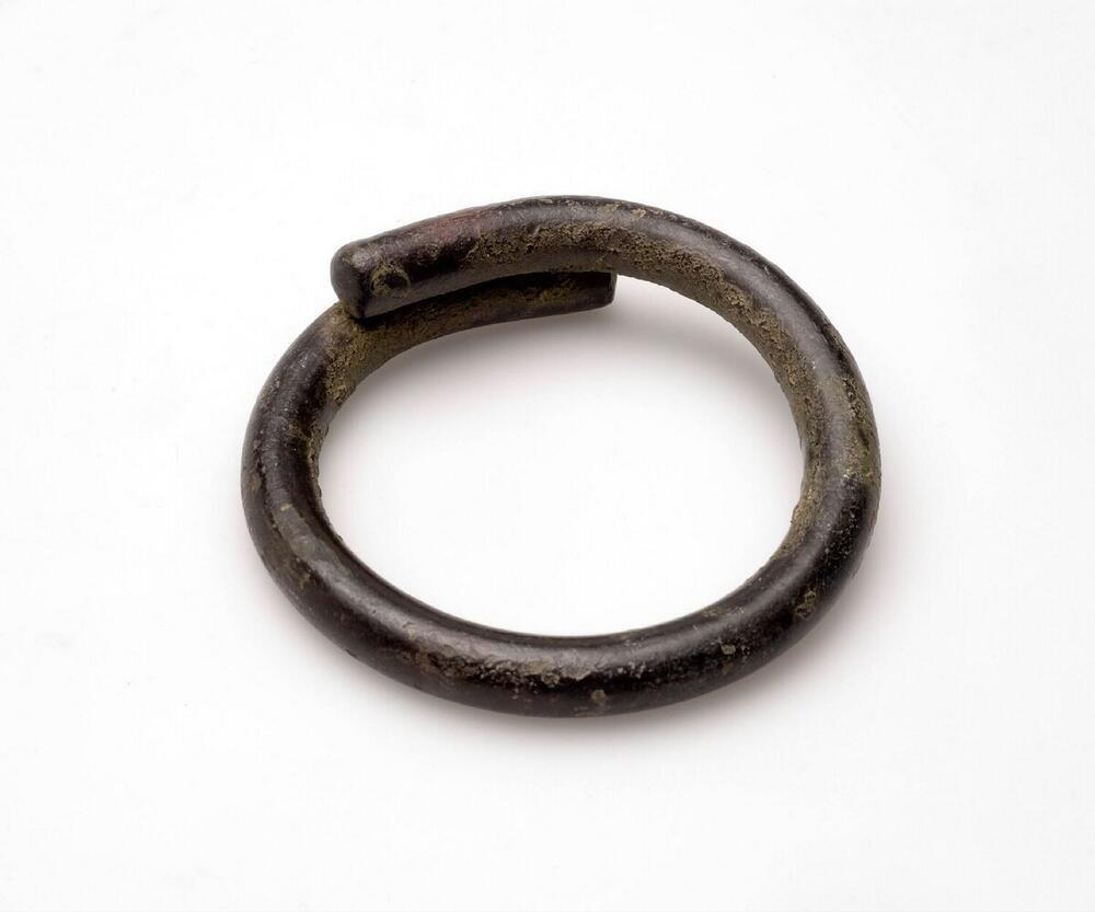 Bronzen armband van een paar armbanden