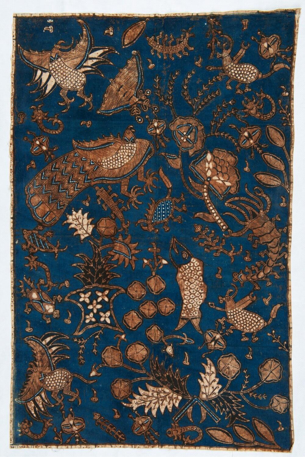 Doek, behoort tot een serie katoenmonsters die de verschillende fases van de batiktechniek laten…