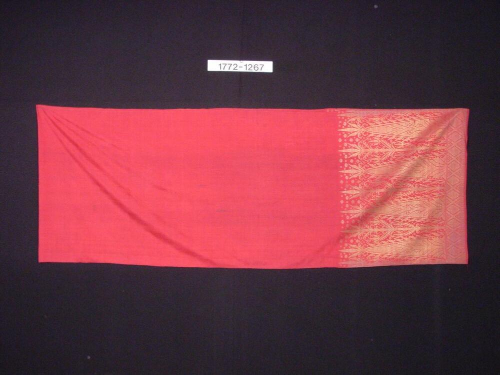 Zijden schouderdoek met patroon in ingeweven gouddraad