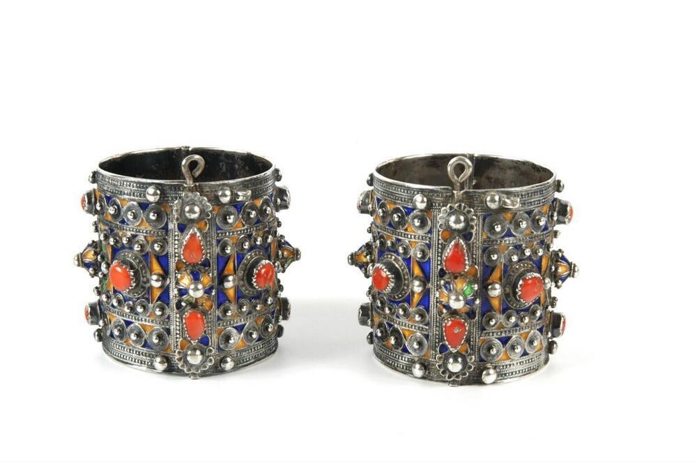 Geëmailleerd paar zilveren armbanden