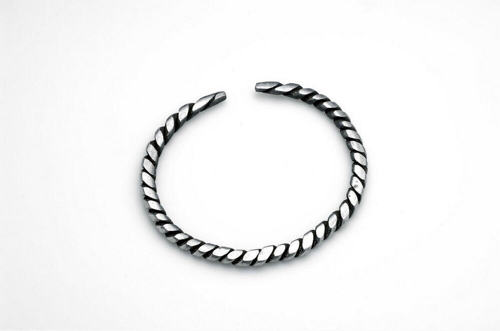 Aluminium open armband, gedraaid