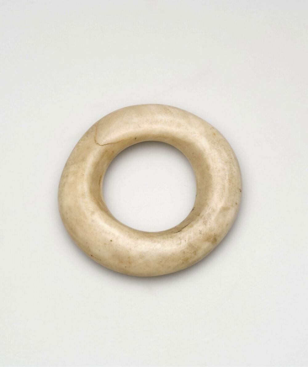 Armring van doopvontschelp