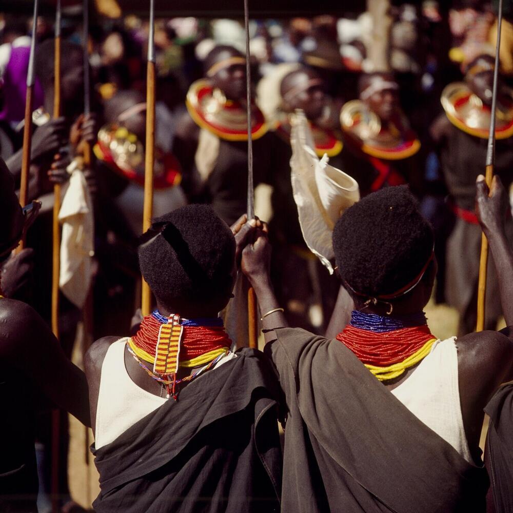 Pokot vrouwen en mannen dansen tijdens de feestelijkheden ter gelegenheid van tien jaar…