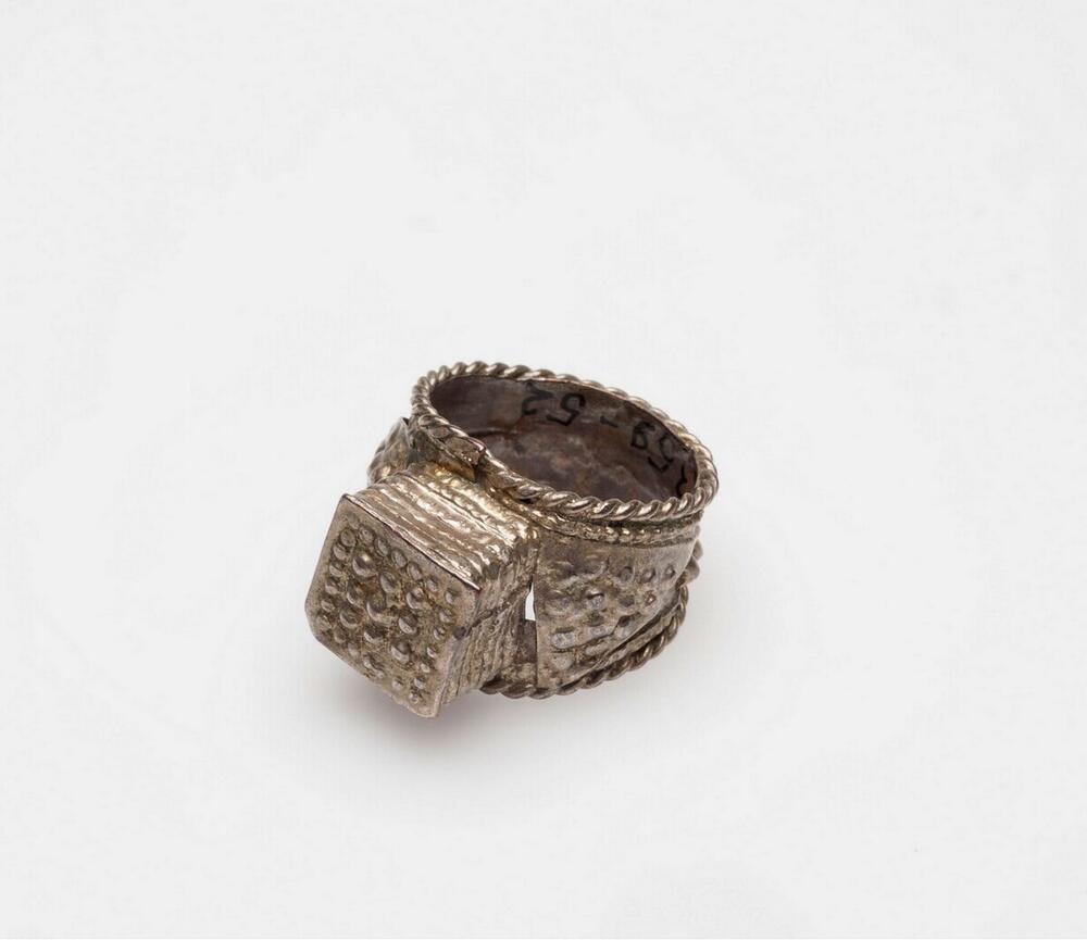 Zilveren vingerring