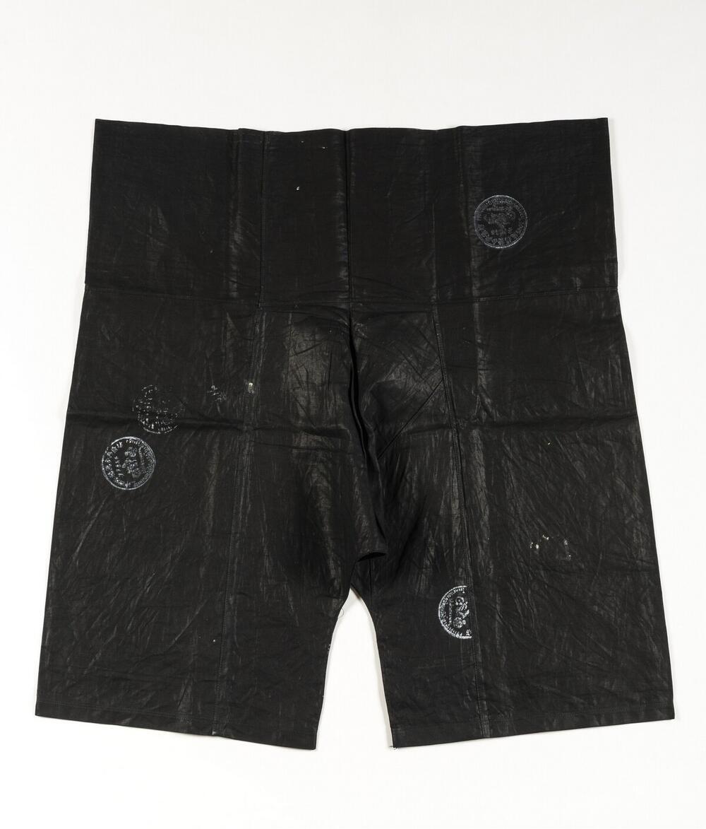 Een wijde katoenen broek gedragen door boeren.