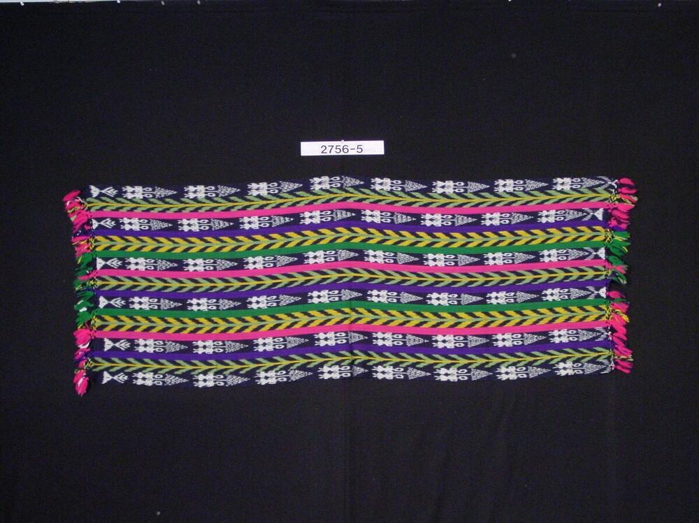 Schouderdoek met ingeweven motieven