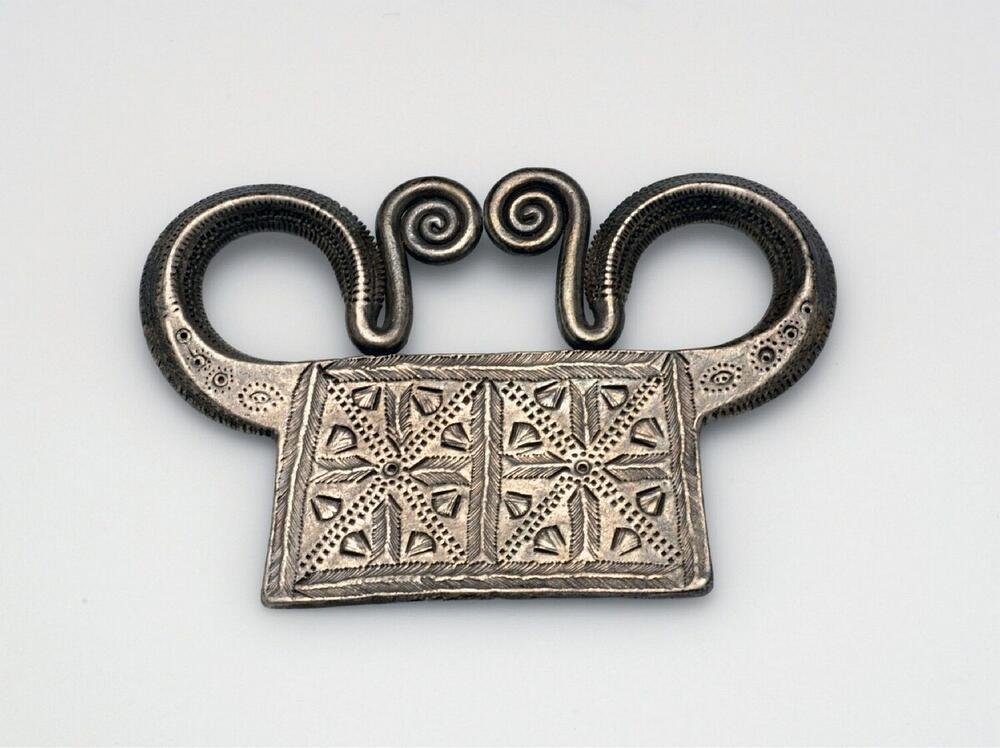 Zilveren hanger, gebruikt als amulet