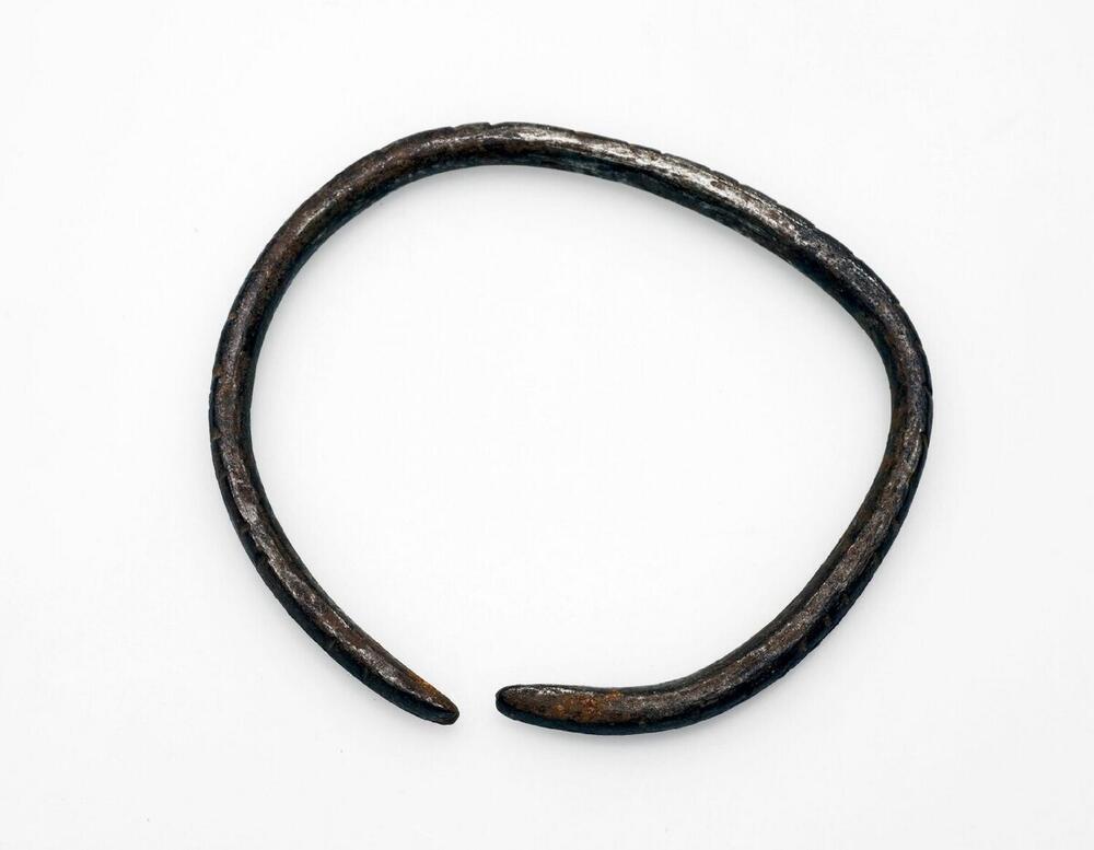 Armband van bewerkt ijzer