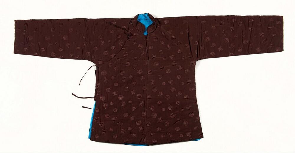 Jas, onderdeel van kleding voor een dode