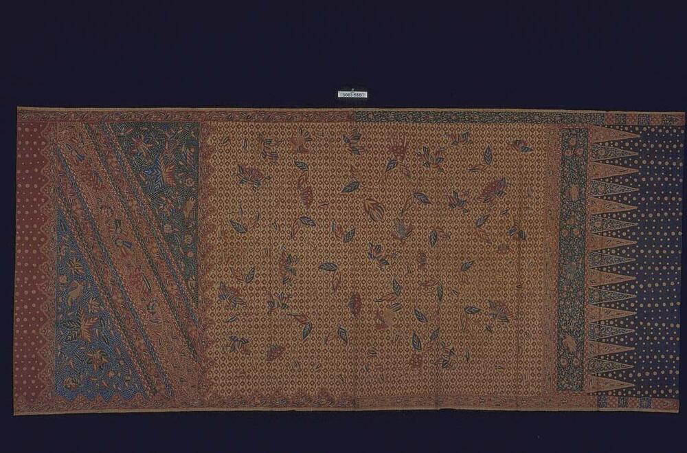 Wikkelrok met bloemen (lotus) en bladeren op geometrische achtergrond