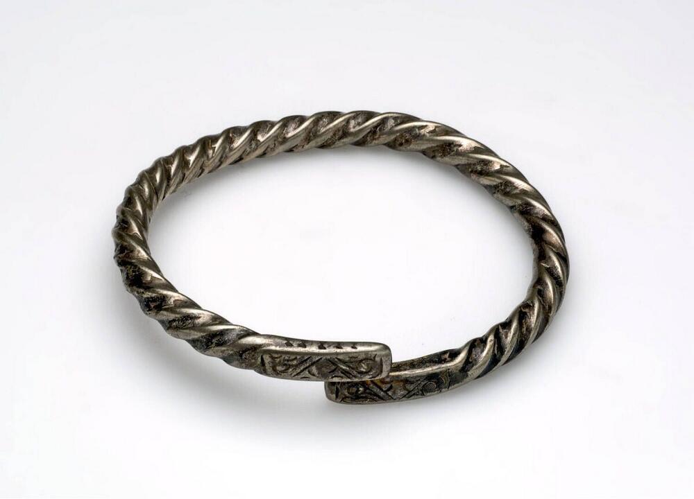 Armband van gedraaid zilverdraad