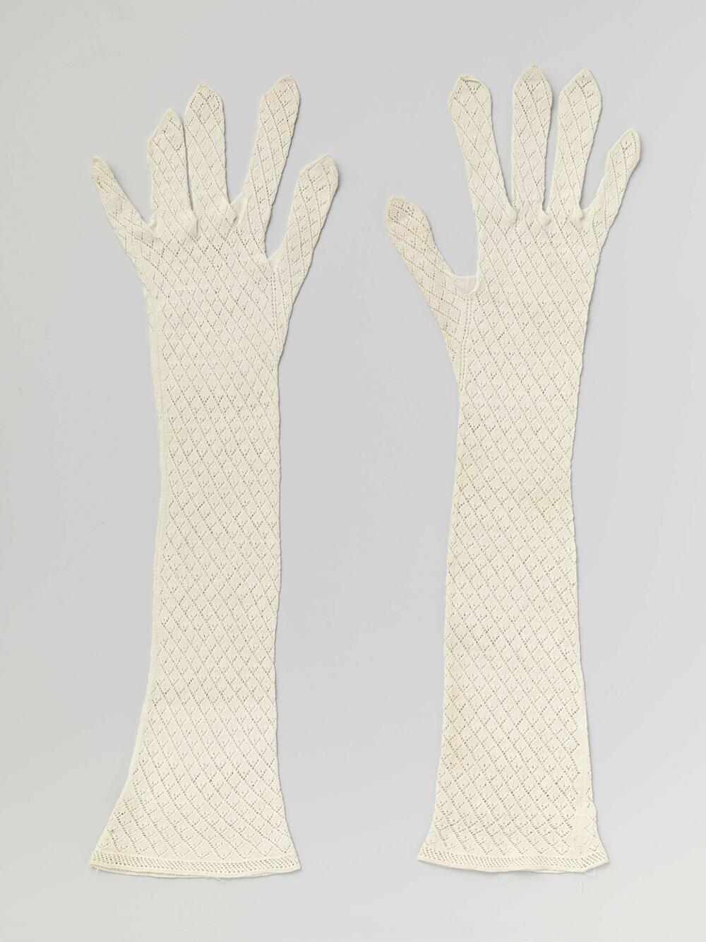 Pair of gloves