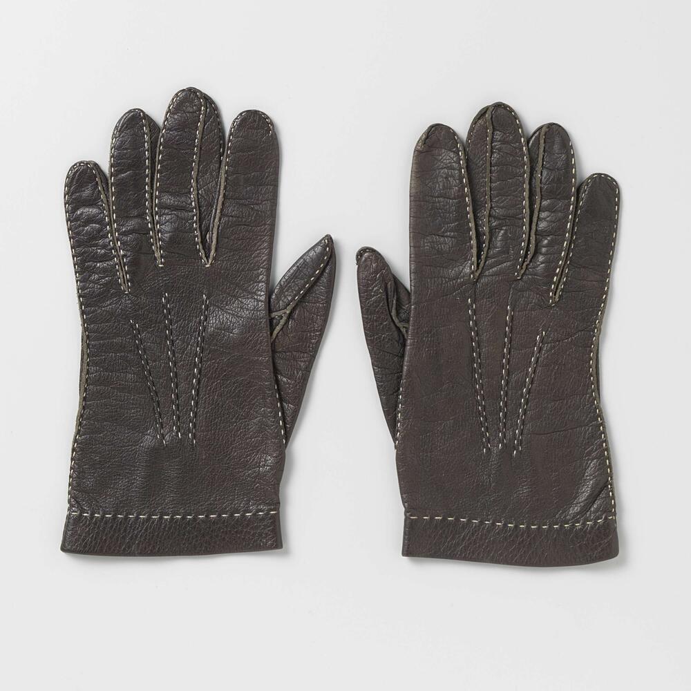 Handschoen van zwart leer met wit stiksel