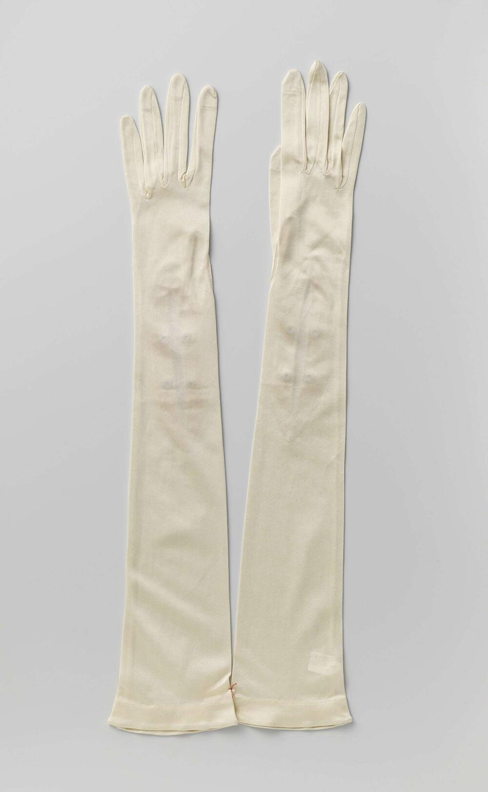 Handschoenen in wit zijden tricot, met drukknoopsluiting