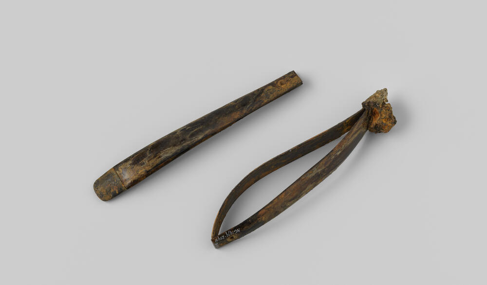 Handvatten van scheermessen uit het wrak van de Oost-Indiëvaarder Hollandia